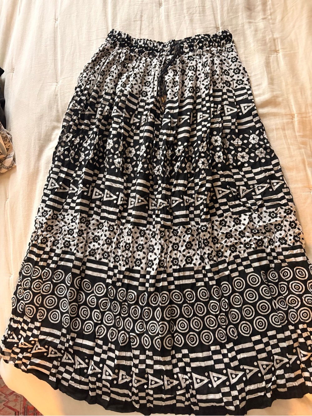 Black and white patterned flowy skirt
